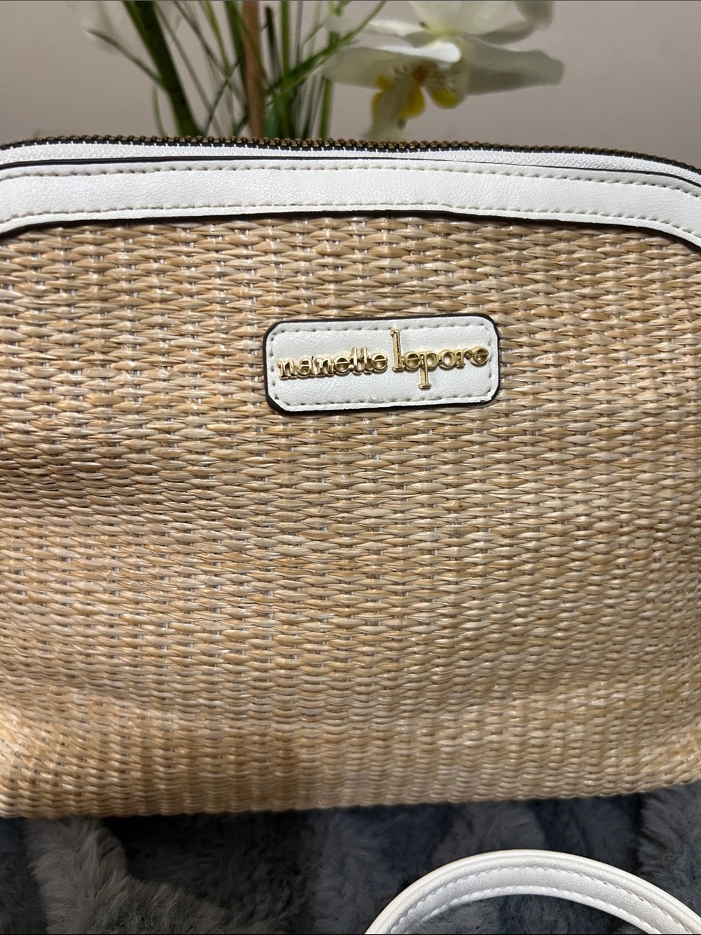 Nanette Lepore White Crossbody GUC retail $129 - Picture 2 of 7